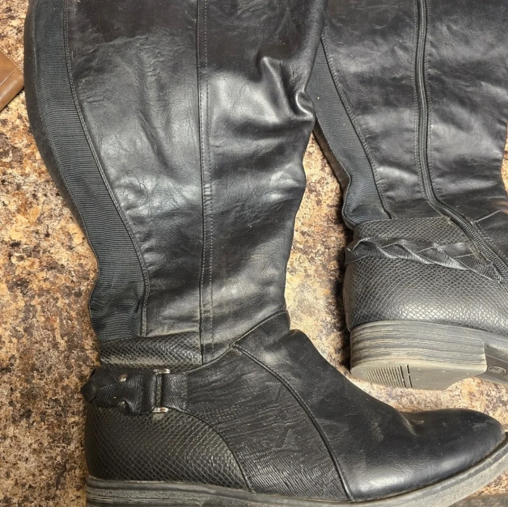 Black Knee-High Leather Boots - Picture 6 of 13